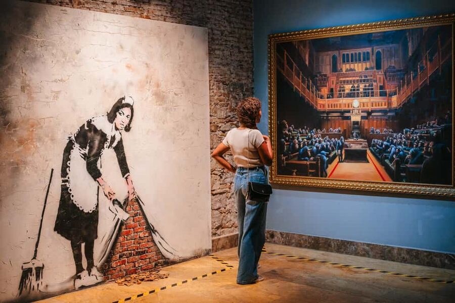 Barcelona: Banksy Museum, Permanent Exhibition Ticket - Entering Espacio Trafalgar in central Barcelona