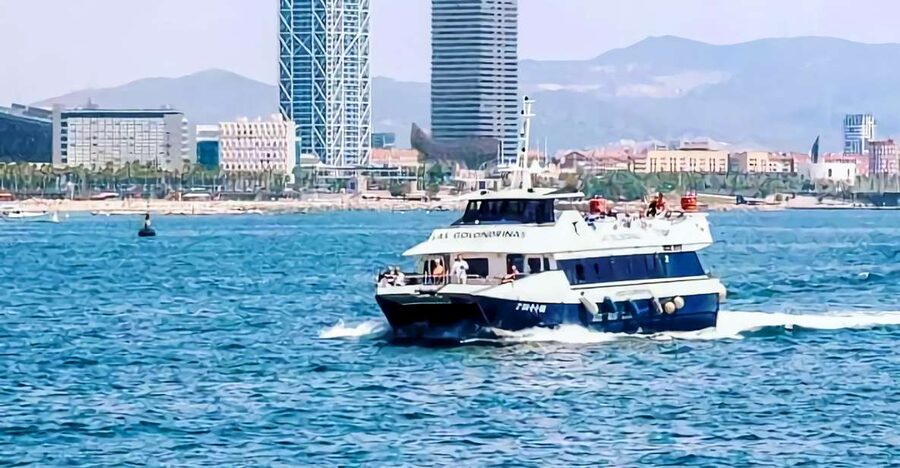Barcelona: Boat Tour in Las Golondrinas - The 40-minute harbor ride