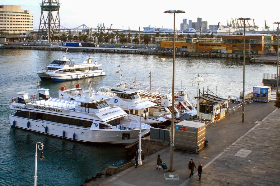 Barcelona: Boat Tour in Las Golondrinas - Finding the best seat on board