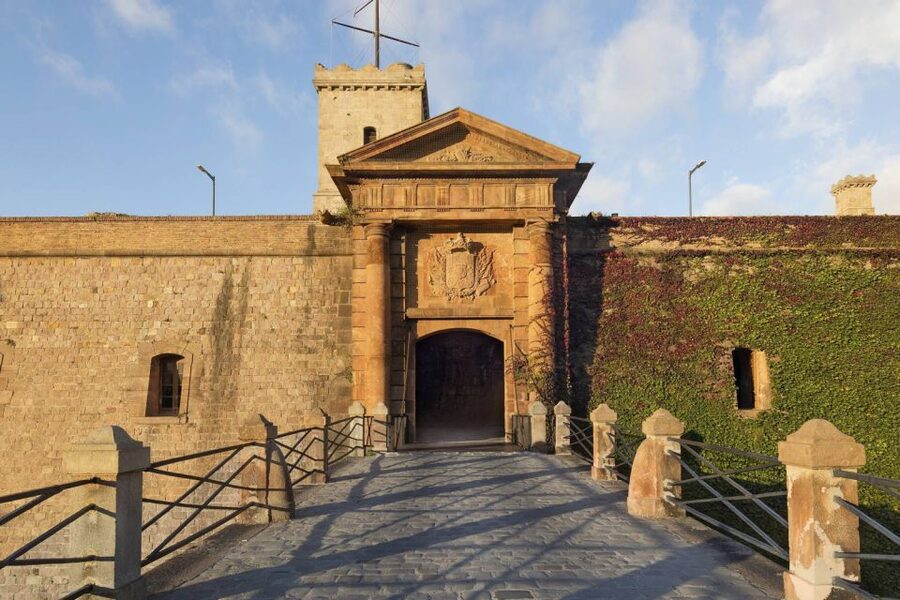 Barcelona Cable Car Sky Views, Magic Fountain & Castle Visit - Who will enjoy this Barcelona tour?