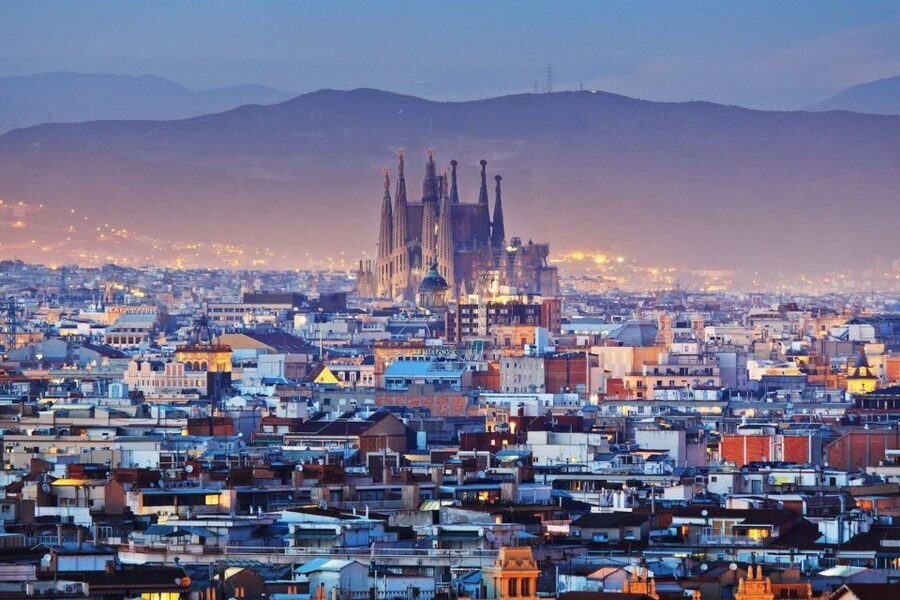 Barcelona Cable Car Sky Views, Magic Fountain & Castle Visit - Timing, walking, and seasonal changes