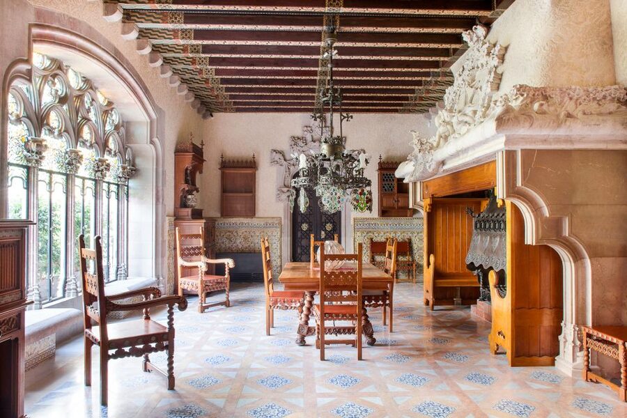Barcelona: Casa Amatller Priority Entry Ticket - Entering through the original lobby and staircase