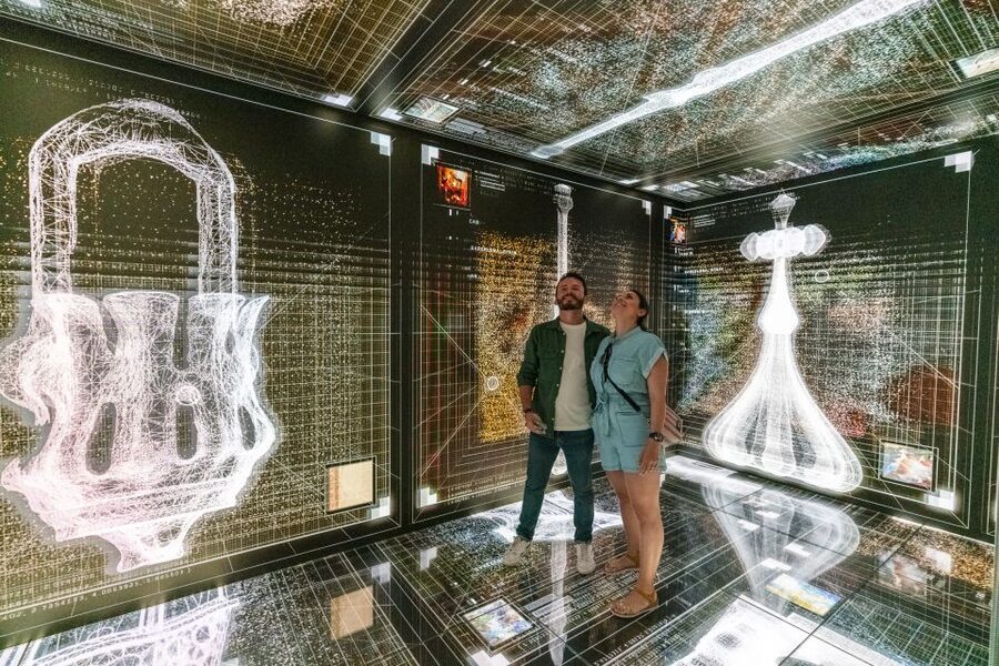 Barcelona: Casa Batlló Be The First Entry Ticket - Kengo Kuma’s marble staircase and newer additions