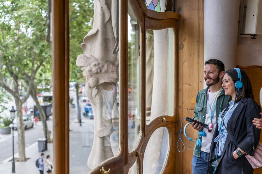 Barcelona: Casa Batlló Be The First Entry Ticket - Getting started with the tablet and audio guide