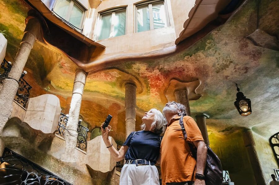 Barcelona: Casa Milà Early-Morning Access Guided Tour - Guide quality and group size
