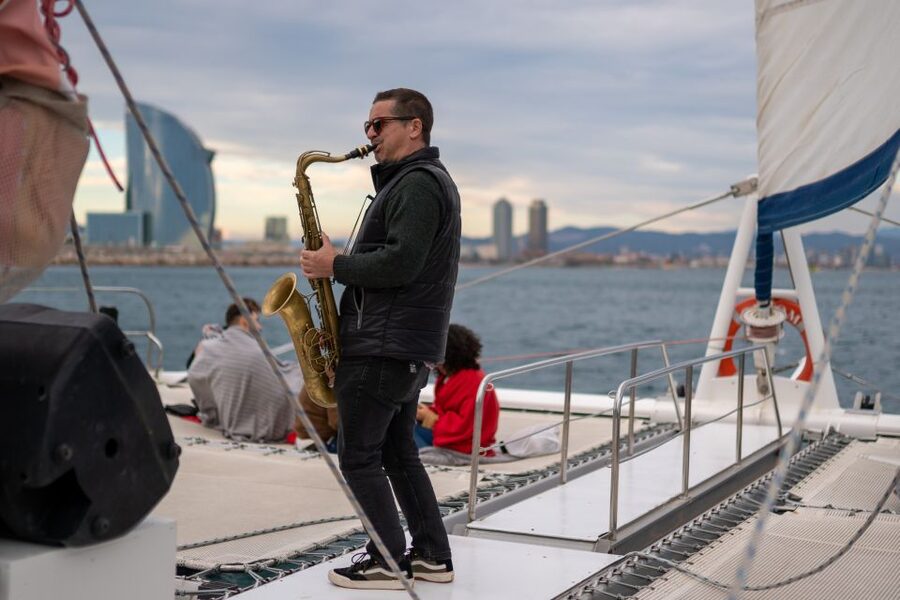 Barcelona: Catamaran Cruise with optional Live Jazz Music - Buying a drink onboard