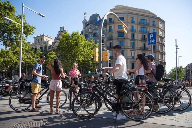 Barcelona City Highlights Bike Tour - Ciutadella Park offers a welcome change of pace