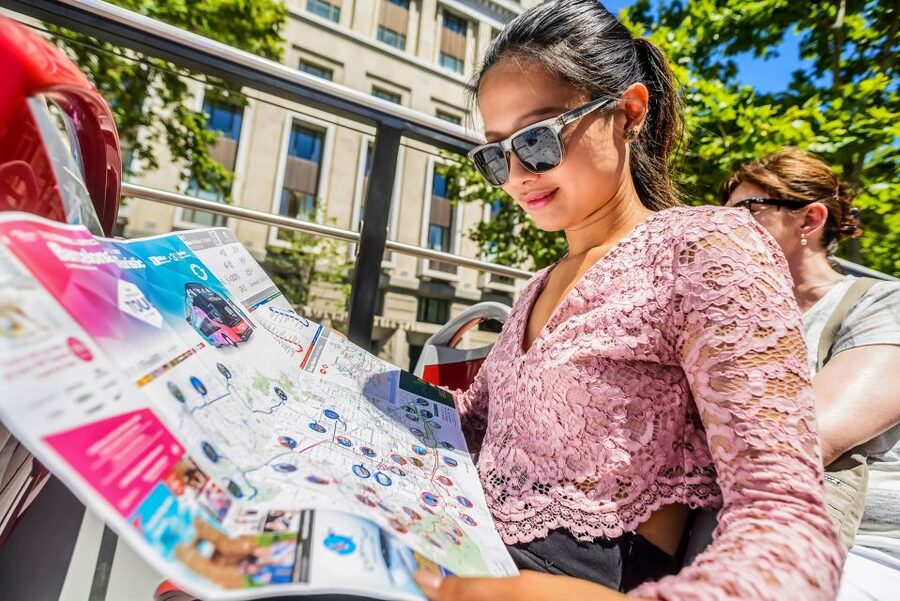 Barcelona: City Sightseeing Hop-On Hop-Off Bus Tour - Red Route: from Plaça de Catalunya to the waterfront