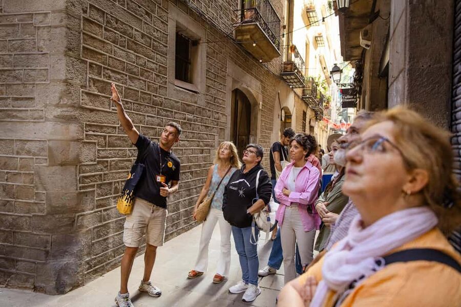 Barcelona: City Walking Tour with Local Guide - Plaça de Sant Jaume and Plaça del Rei
