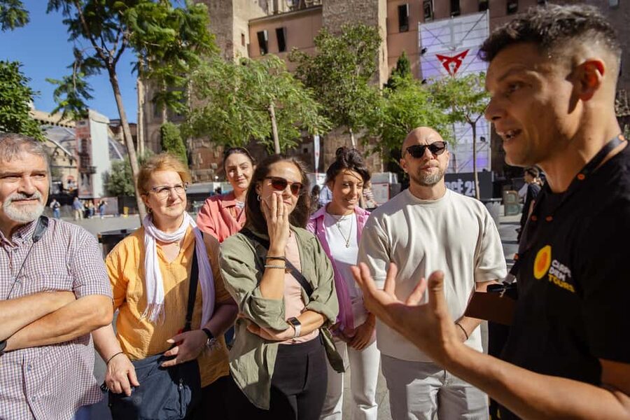 Barcelona: City Walking Tour with Local Guide - Plaça de Santa Maria and the return to Escultura Barcino