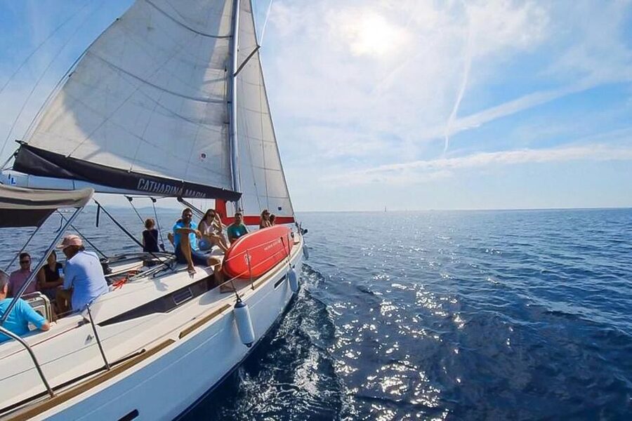Barcelona: Coastline Boat Trip with Snacks and Cava - Key points to know before you book