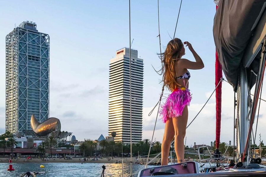 Barcelona: Coastline Boat Trip with Snacks and Cava - Cava, Beer, Soft Drinks, and Snacks