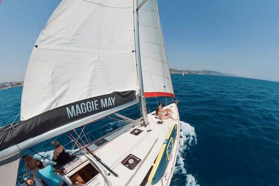 Barcelona: Coastline Boat Trip with Snacks and Cava - Which Departure Should You Choose?