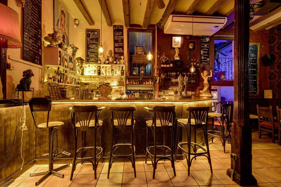 Barcelona: Cocktail Making Class with Tapas - Tapas that help balance the drinks