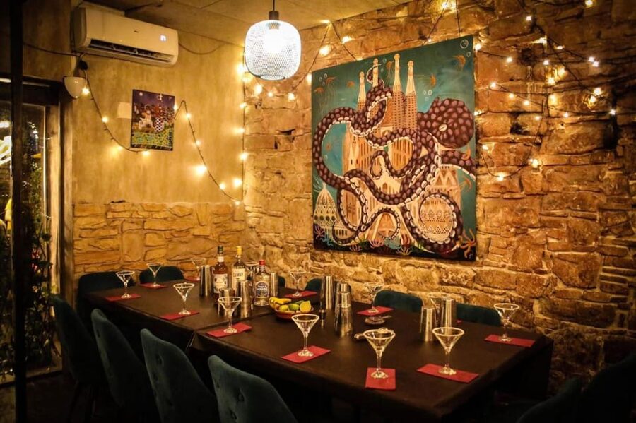 Barcelona: Cocktail Master Class by Mixologist with Tapas - Key points to know before booking