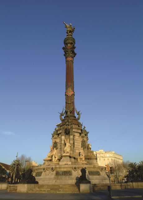 Barcelona: Columbus Monument - The lift ride and the compact lookout