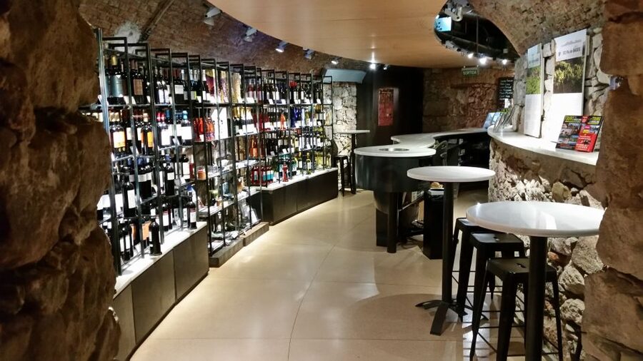 Barcelona: Columbus Monument - Is the optional wine tasting worth considering?