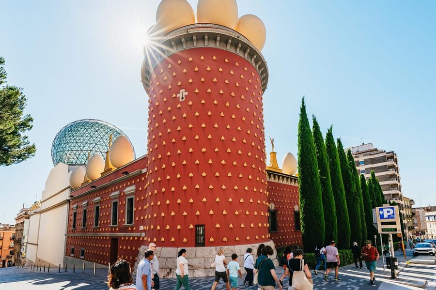 Barcelona: Dali Museum, House and Cadaques Guided Tour - The summer alternative: Púbol Castle
