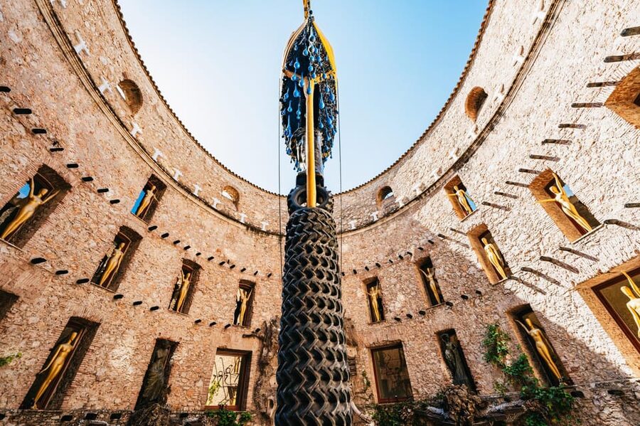 Barcelona: Dali Museum, House and Cadaques Guided Tour - Guides, group rhythm, and comfort