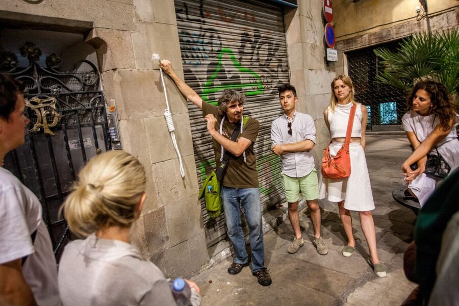 Barcelona: Dark History Night Walking Tour - Props, readings, and a portable projector
