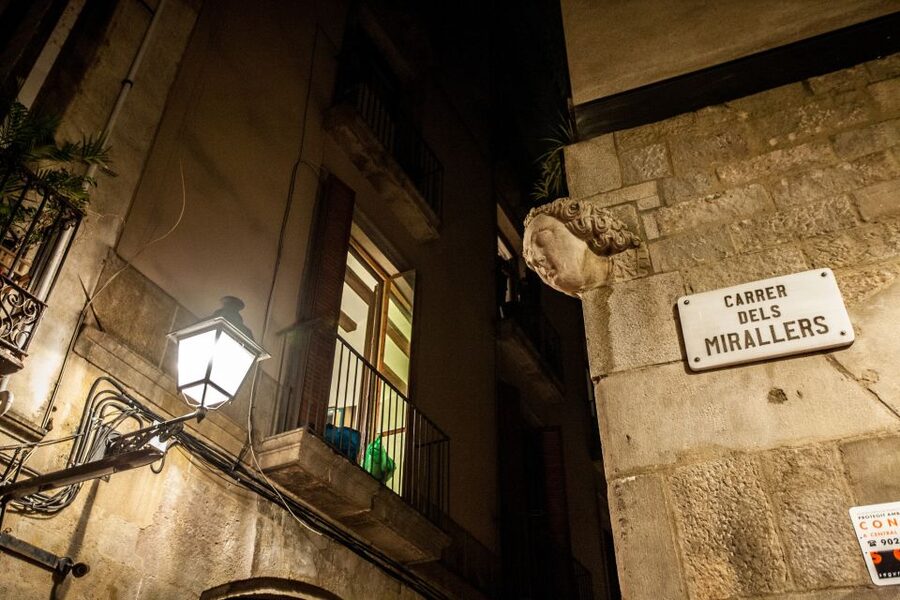 Barcelona: Dark History Night Walking Tour - How much walking is involved?