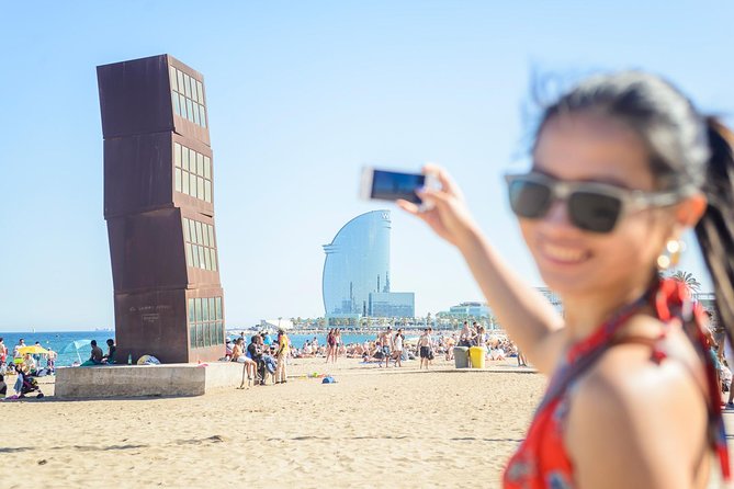 Barcelona e-Bike Tour: Gaudí & Old Town Small Group - What the guides add