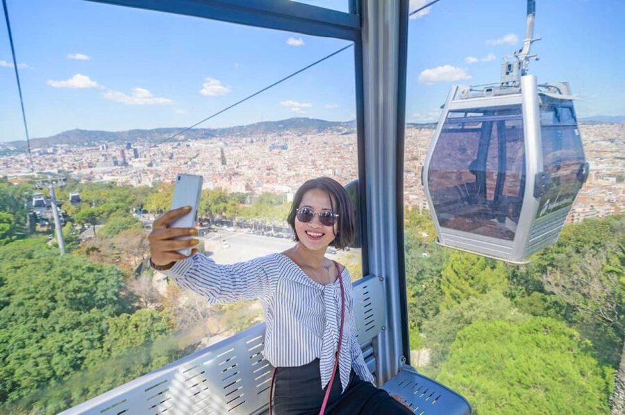 Barcelona: E-Bike Tour with Montjuic Cable Car & Boat Ride - Cycling the beach and Gothic Quarter