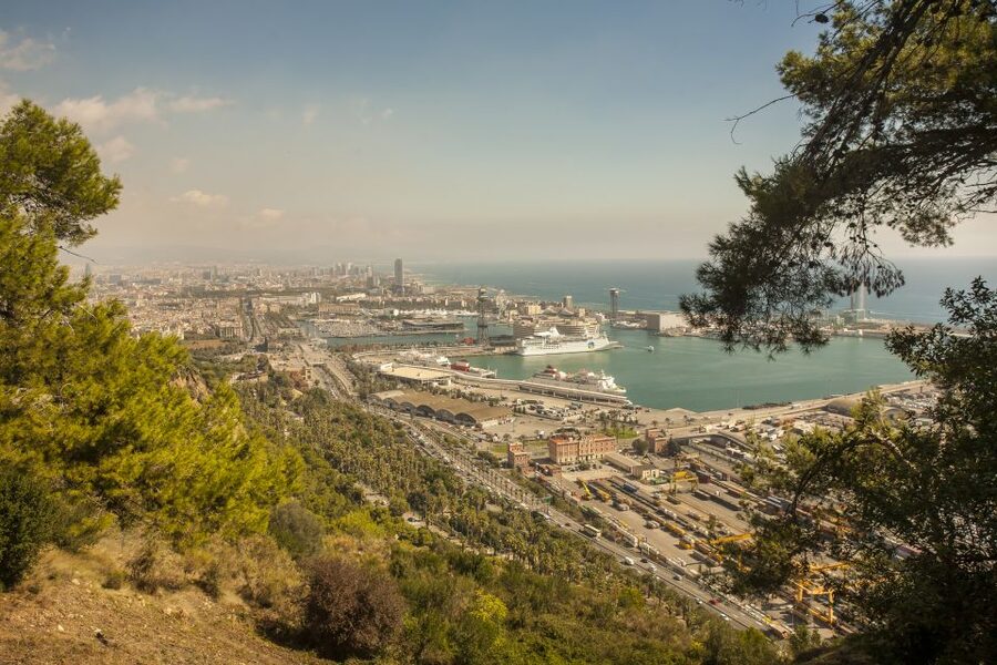 Barcelona: E-Bike Tour with Montjuic Cable Car & Boat Ride - Guide quality and group style