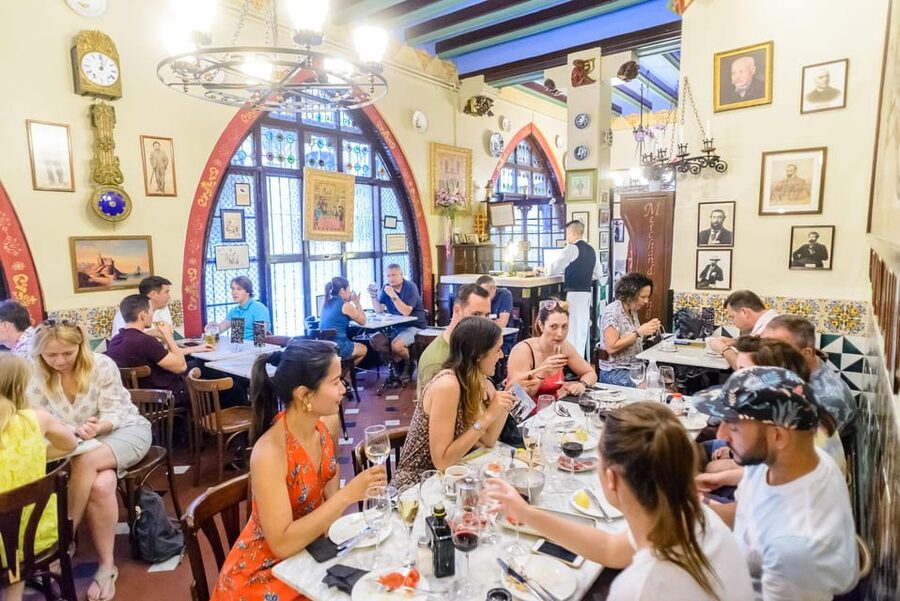Barcelona eBike Tour with Wine and Tapas Experience - Parc de la Ciutadella: open space after narrow streets