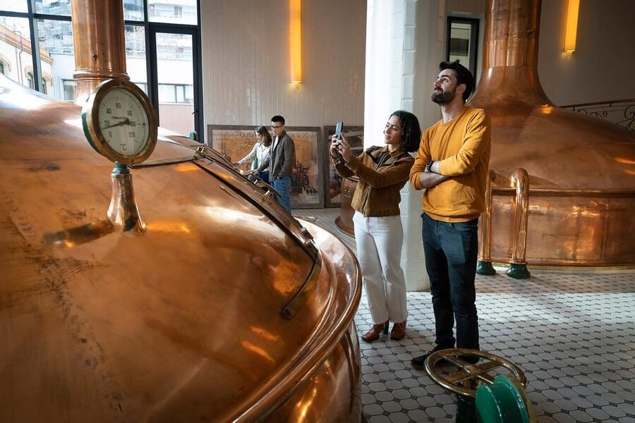 Barcelona: Estrella Damm Old Brewery Tour with Tasting - Why the 90-minute schedule matters