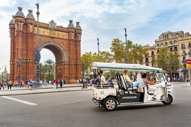 Barcelona Expert Tour with Local Guide in Eco Tuk Tuk Private - From Plaza de Catalunya to Plaza de España