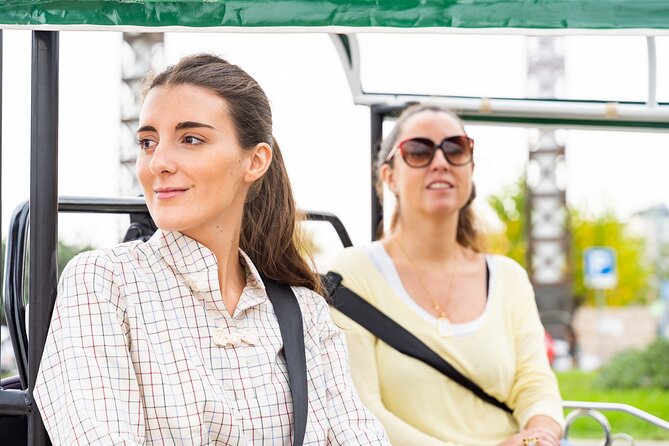 Barcelona Expert Tour with Local Guide in Eco Tuk Tuk Private - What your guide adds to the ride