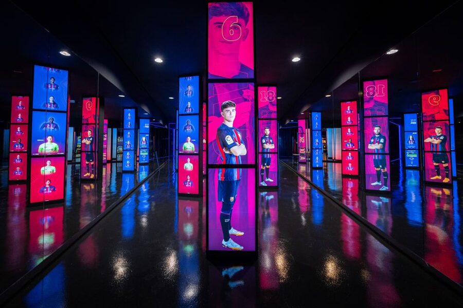 Barcelona: FC Barcelona Museum "Barça Immersive Tour" Ticket - Tots units fem força brings both first teams together