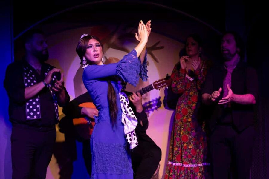 Barcelona: Flamenco Show with Drink at La Rambla - Practical tips for a better evening