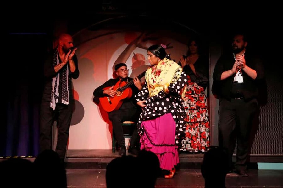 Barcelona: Flamenco Show with Drink at La Rambla - The drink included with your ticket