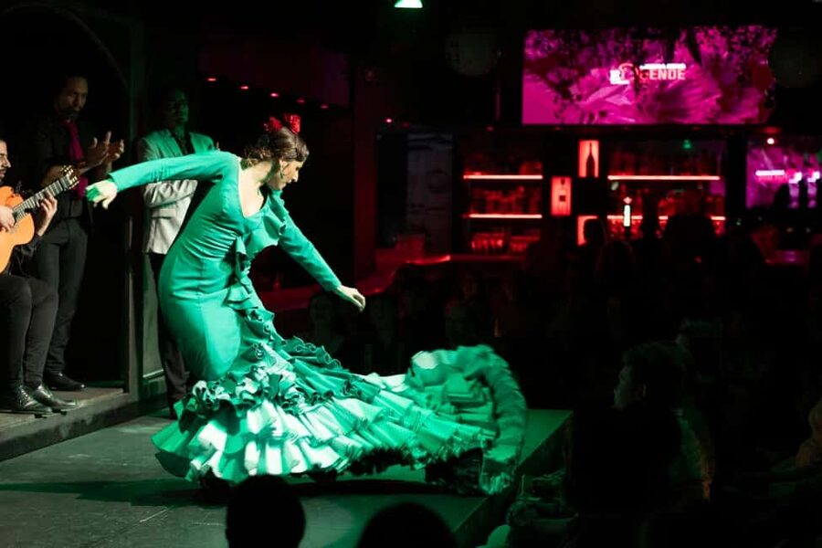 Barcelona: Flamenco Show with Drink at La Rambla - A short show with a clear beginning and finish