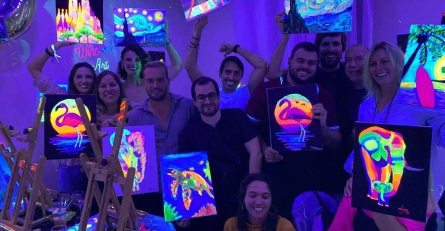 Barcelona: Fluorescent Paint and Wine Workshop - A glowing break from Barcelona sightseeing