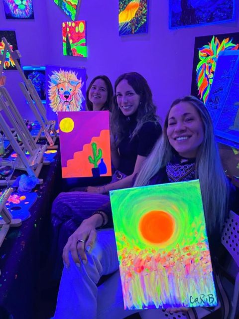 Barcelona: Fluorescent Paint and Wine Workshop - Wine, music, and the social side