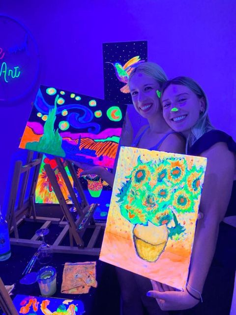 Barcelona: Fluorescent Paint and Wine Workshop - Who will enjoy it most?