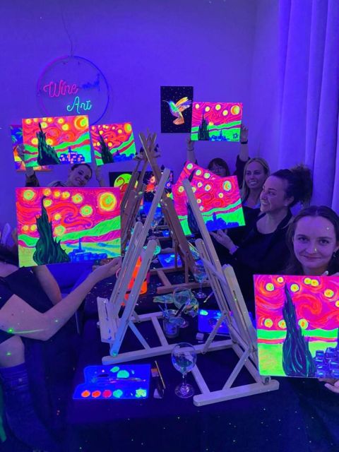Barcelona: Fluorescent Paint and Wine Workshop - Should you book the fluorescent paint and wine workshop?