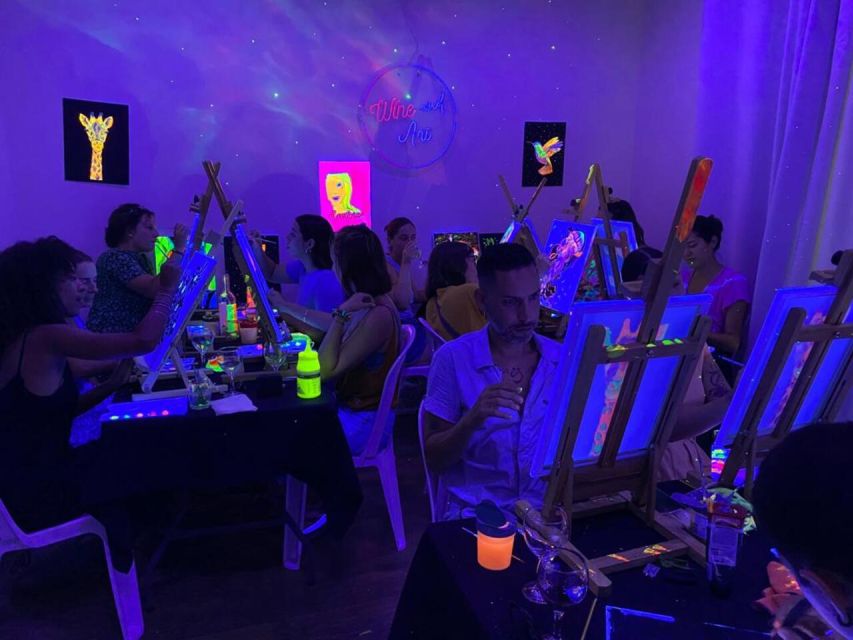 Barcelona: Fluorescent Paint and Wine Workshop - The instructors make the difference