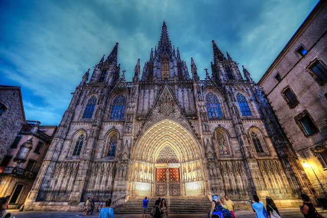 Barcelona Food Tour: Tapas, Drinks and Delights with a Local - Carrer del Regomir brings the classic tapas