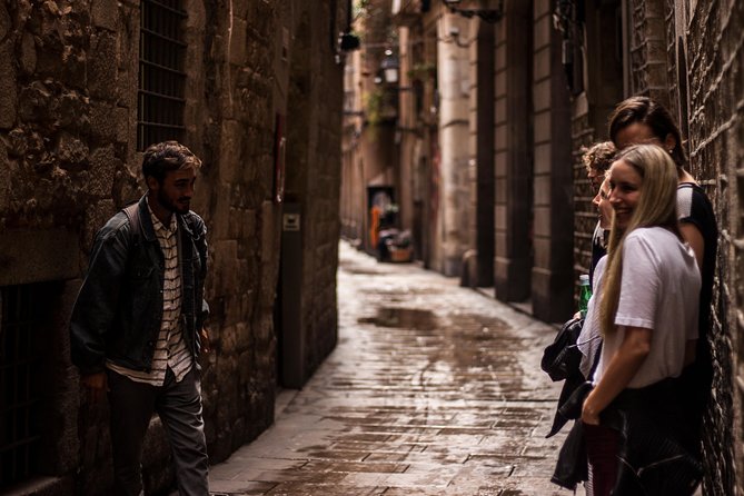 Barcelona Food Tour: Tapas, Paella, Sangria & 8+ Local Tastings - The guides make the difference