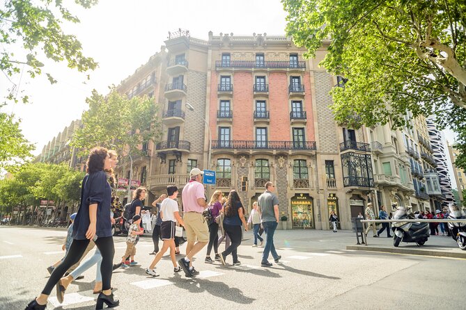Barcelona Gaudi and Sagrada Familia Tour - Who should book this walk