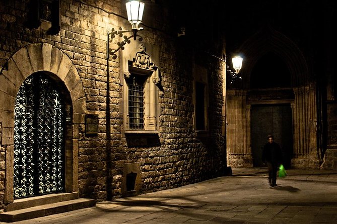 Barcelona Ghosts & Legends Tour - The real subject: Barcelona’s darker past