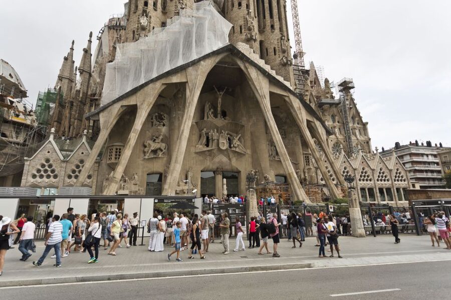Barcelona: Go City Explorer Pass - Choose 2 to 4 Attractions - Las Golondrinas and the city from the water