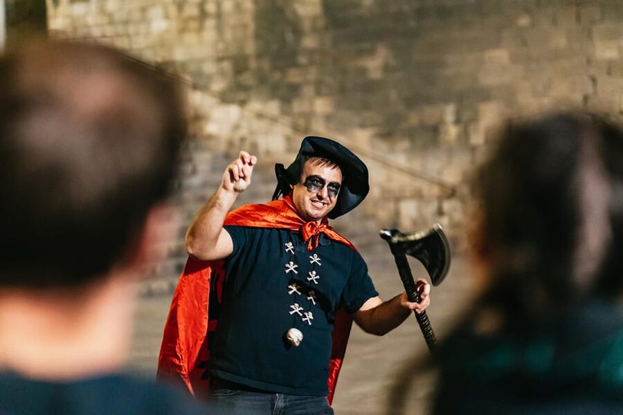 Barcelona: Gothic Quarter Ghosts and Legends Walking Tour - Walking the Gothic Quarter at night