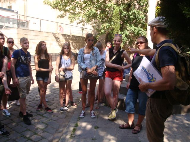 Barcelona: Gothic Quarter Walking Tour - The old city’s altered buildings and the dancing egg