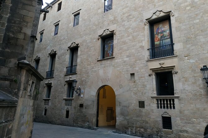 Barcelona Gothic Quarter Walking Tour with Tapas - Craft Barcelona adds a simple food finish