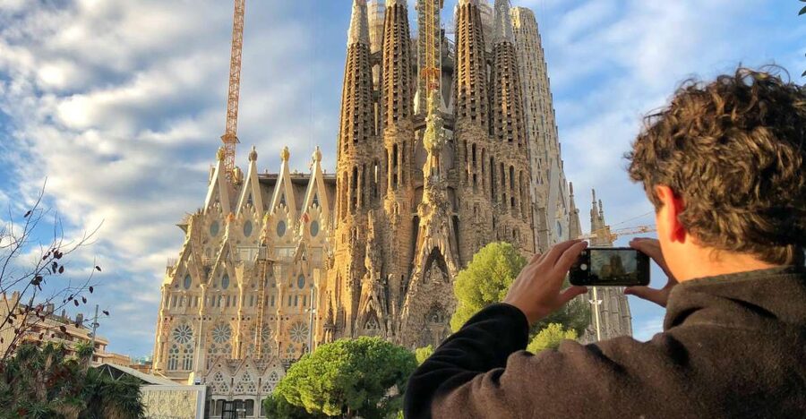 Barcelona: Guided Bike or E-Bike City Tour - Why a bicycle works so well in Barcelona
